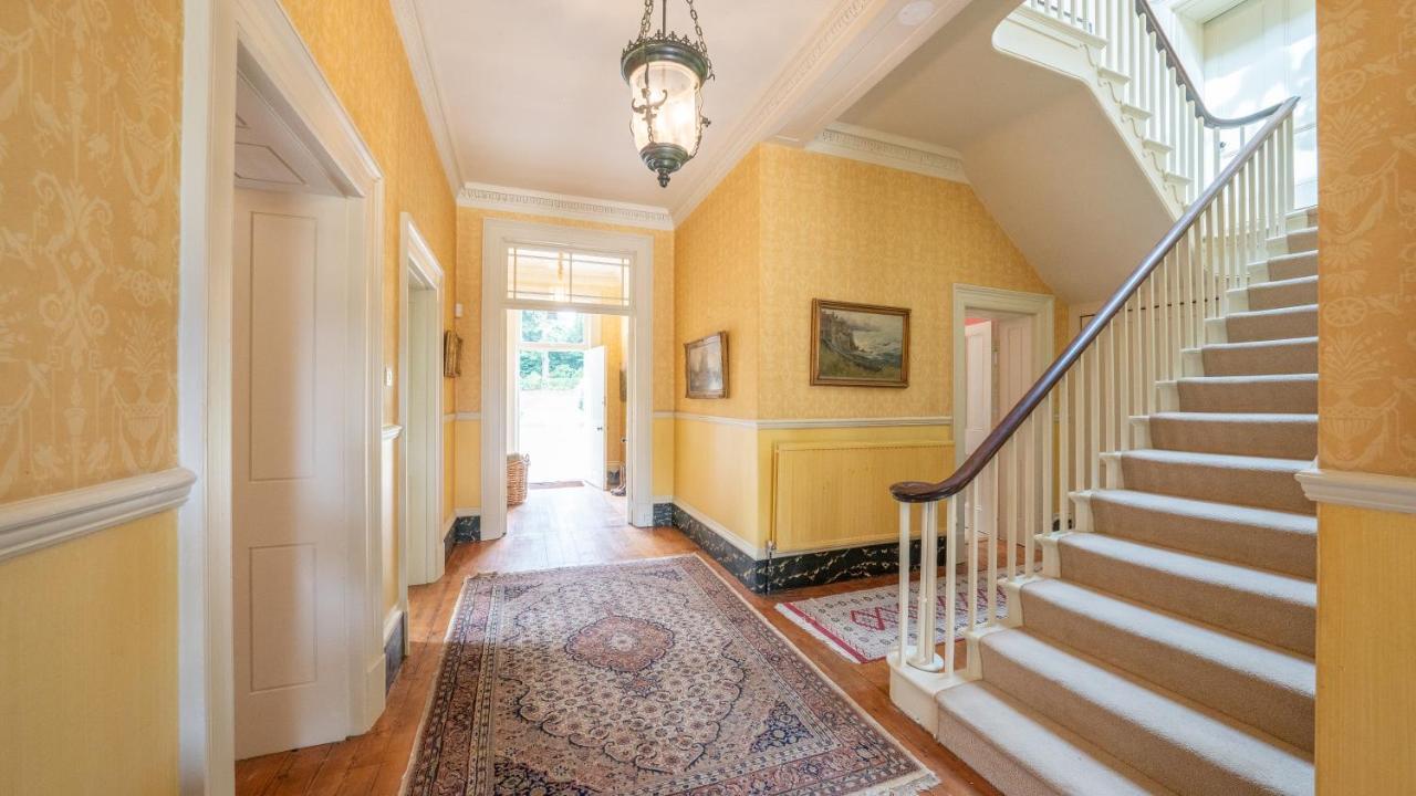 Pantybeiliau House Bed & Breakfast Gilwern Екстериор снимка