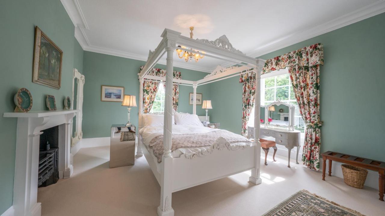 Pantybeiliau House Bed & Breakfast Gilwern Екстериор снимка
