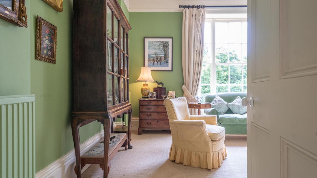 Pantybeiliau House Bed & Breakfast Gilwern Екстериор снимка