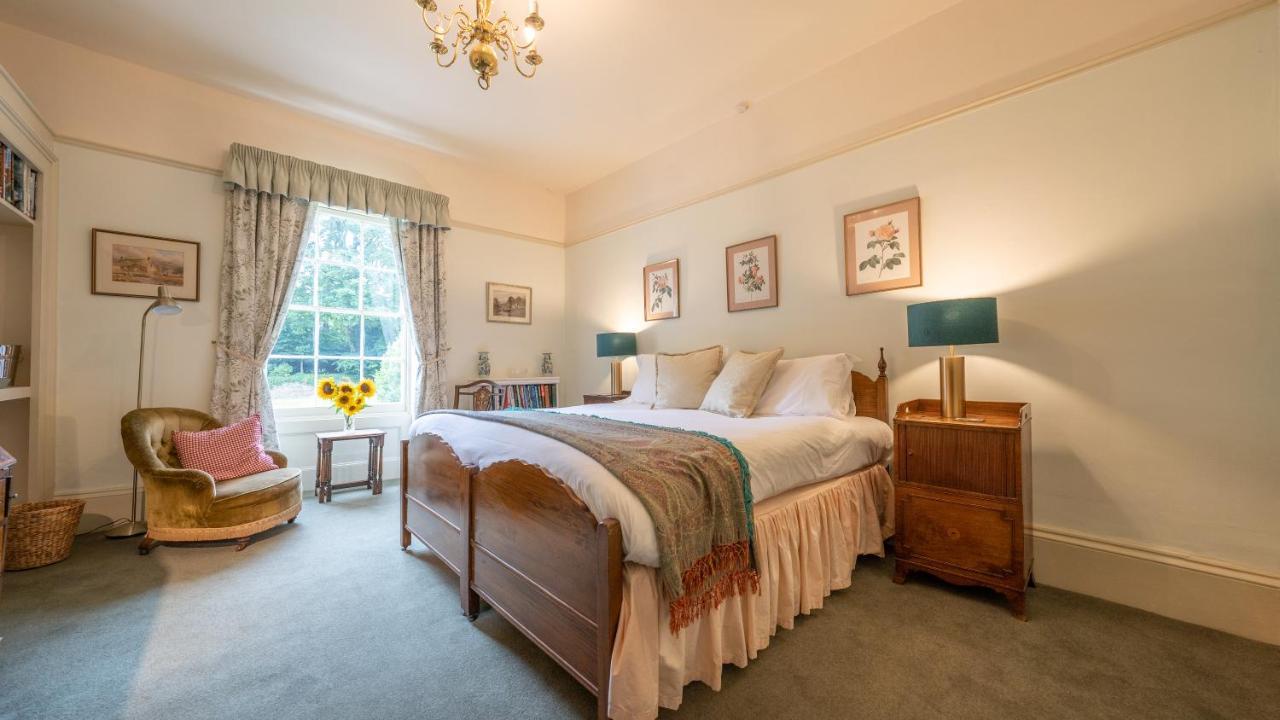 Pantybeiliau House Bed & Breakfast Gilwern Екстериор снимка