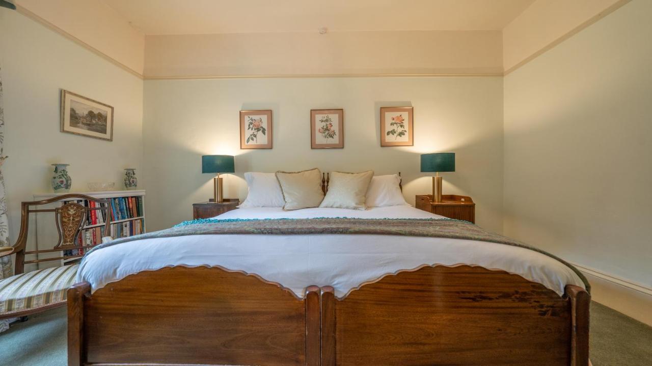 Pantybeiliau House Bed & Breakfast Gilwern Екстериор снимка